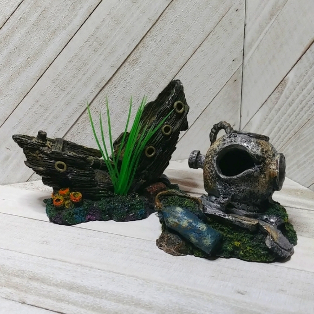 New Decorative Shipwreck and Diver Helmet Aquarium Ornament